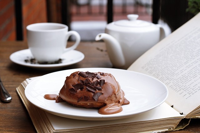 imponerande blogg bild med brownie och kaffekopp